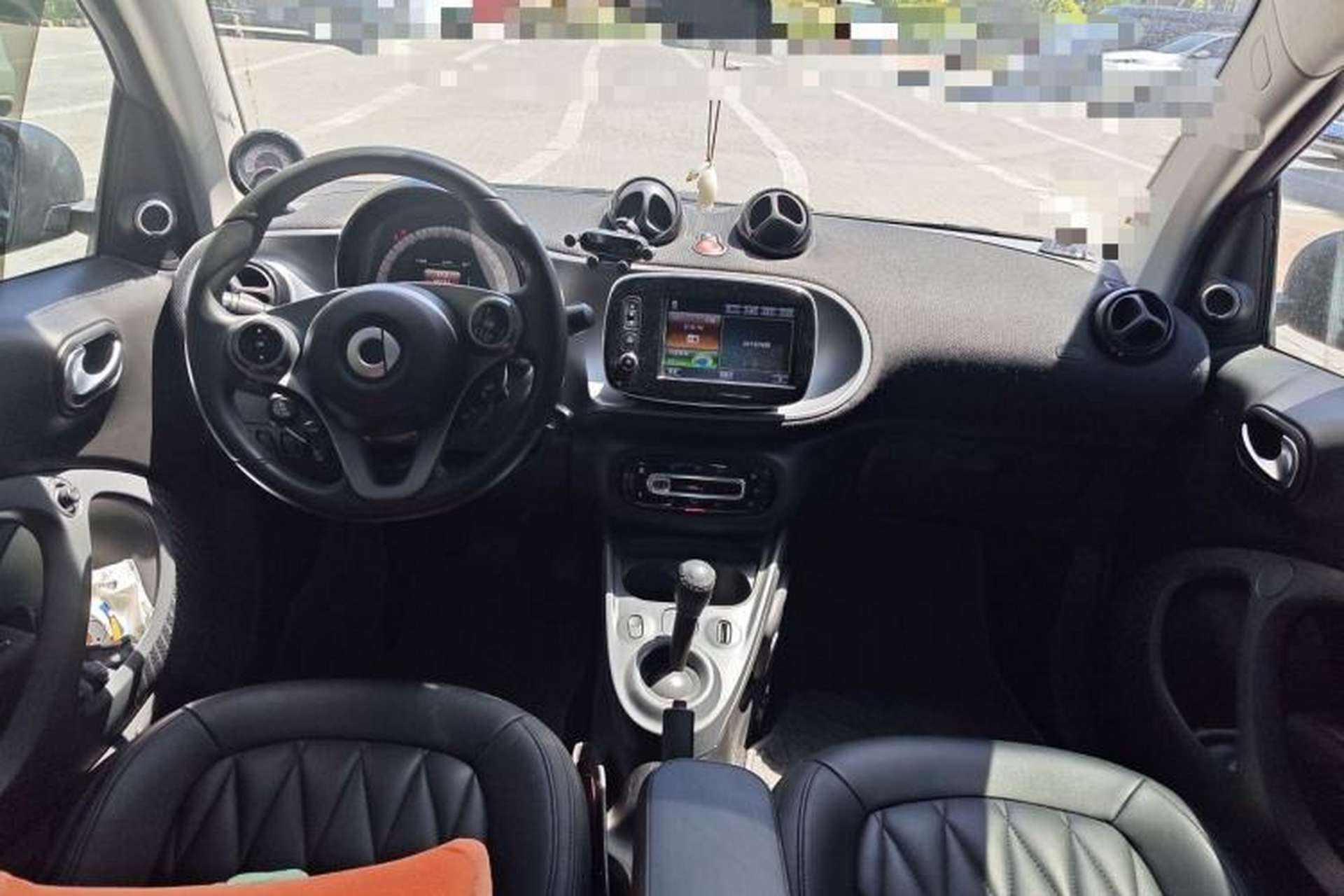 Used smart fortwo 2017 1.0L 52kW New Sound Special Edition China V Emission Standard Center Console