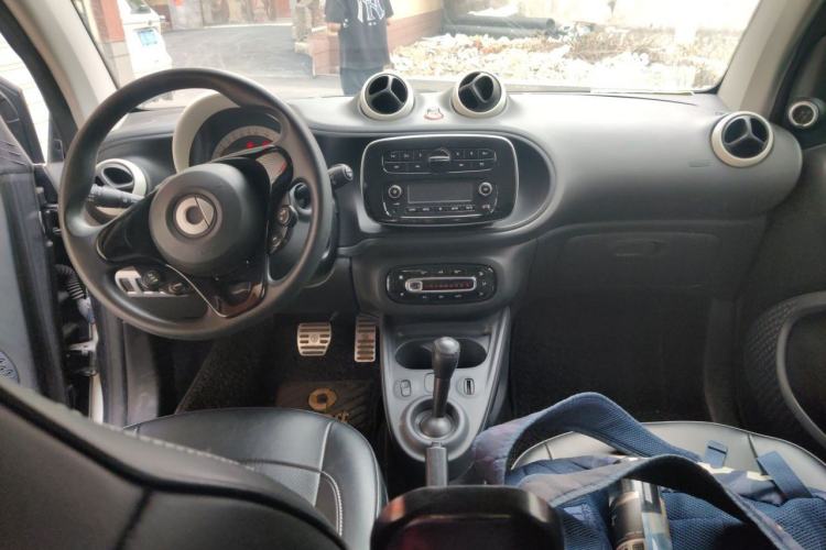 Used smart fortwo 2017 1.0L 52kW Hardtop Affection Special Edition Center Console