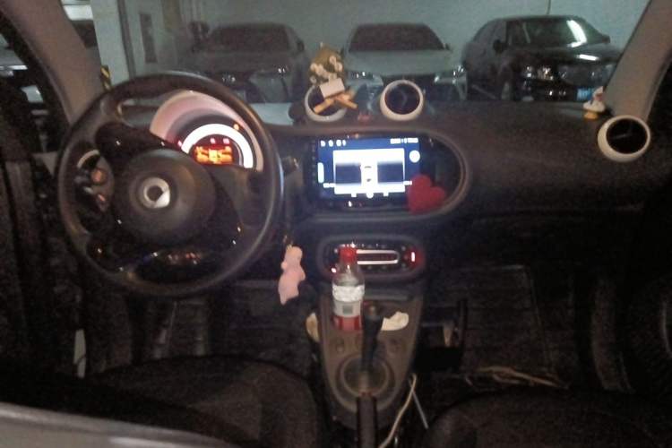 Used smart fortwo 2017 1.0L 52kW Hardtop Affection Special Edition Center Console