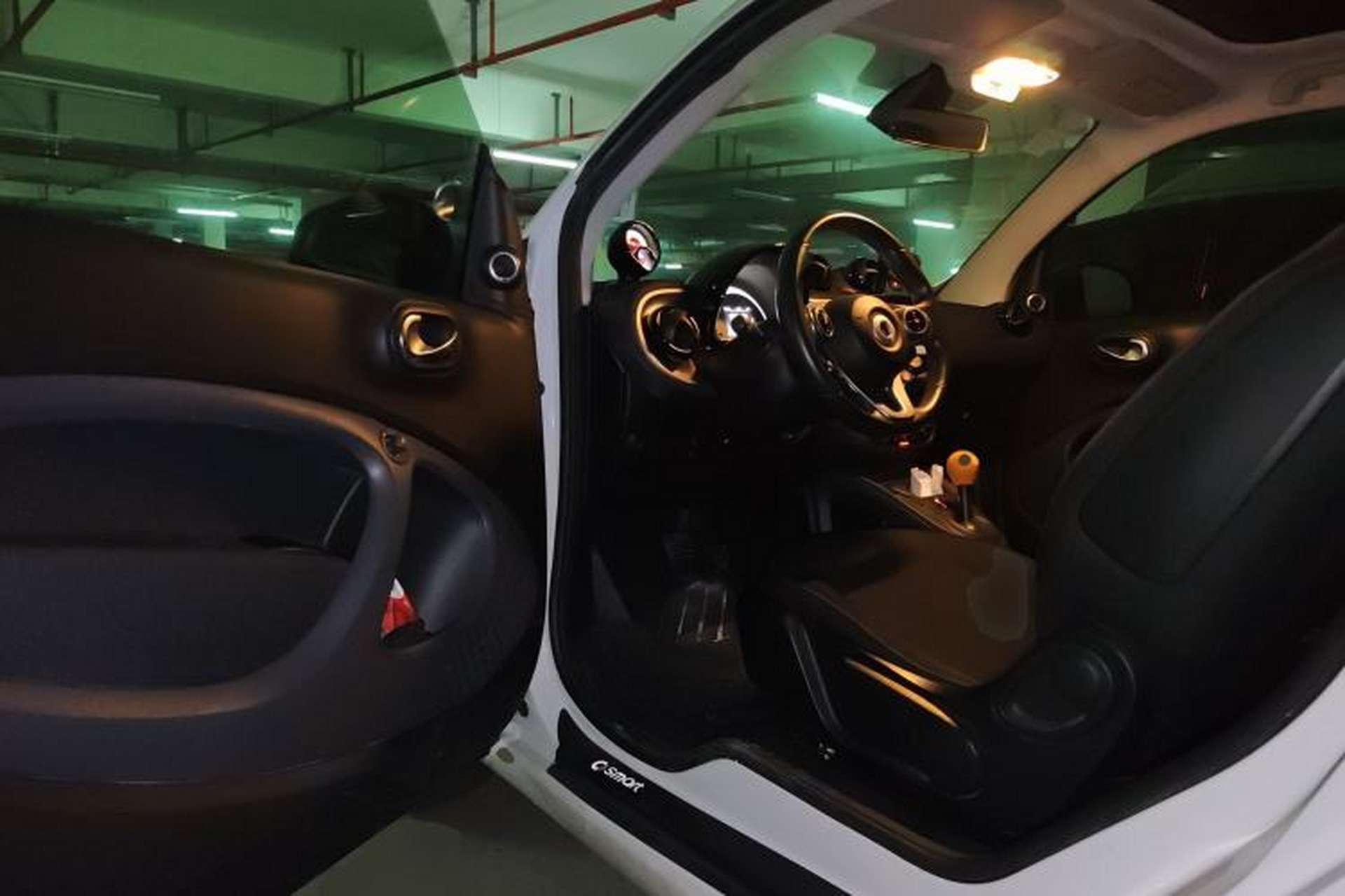 Used smart fortwo 2017 1.0L 52kW New Sound Special Edition China V Emission Standard Driver Seat