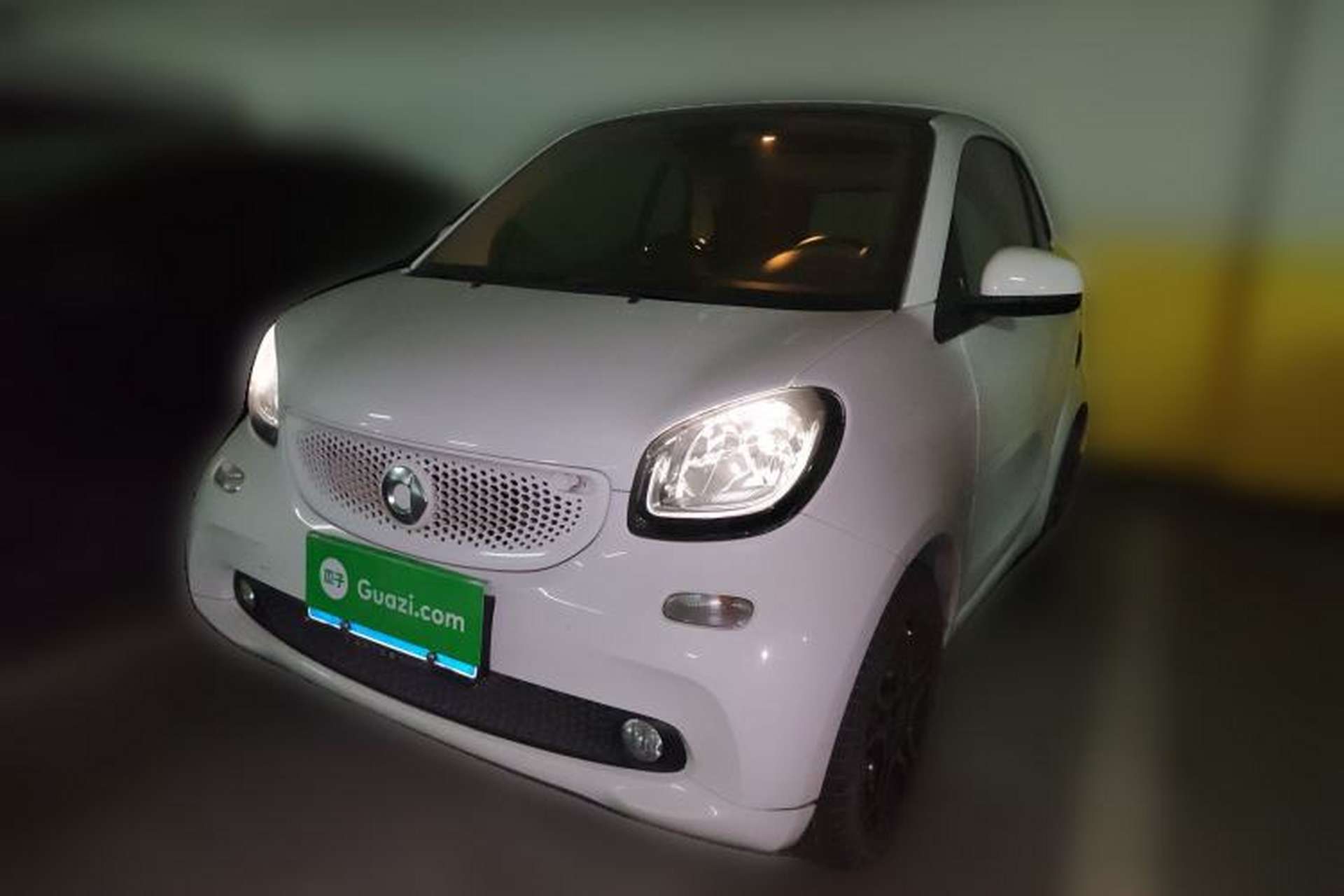 Used smart fortwo 2017 1.0L 52kW New Sound Special Edition China V Emission Standard Front Left 45 Deg