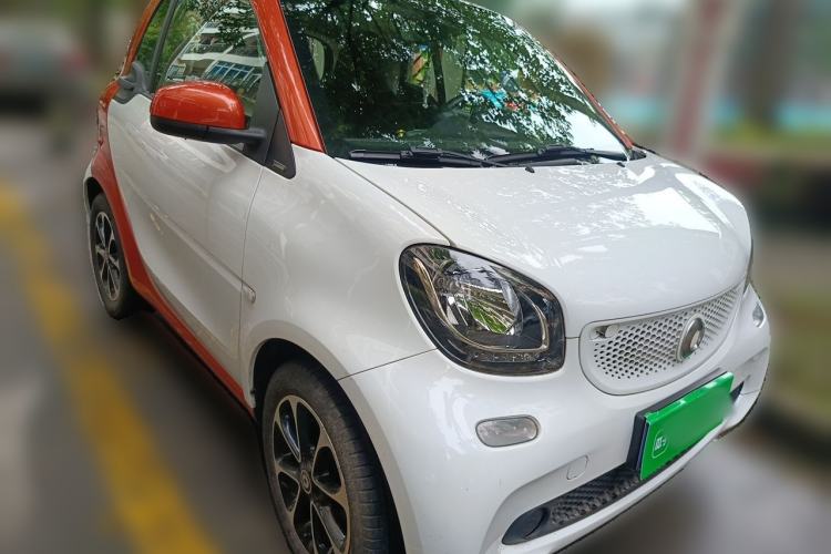 Used smart fortwo 2017 1.0L 52kW Hardtop Affection Special Edition Front Right 45 Deg