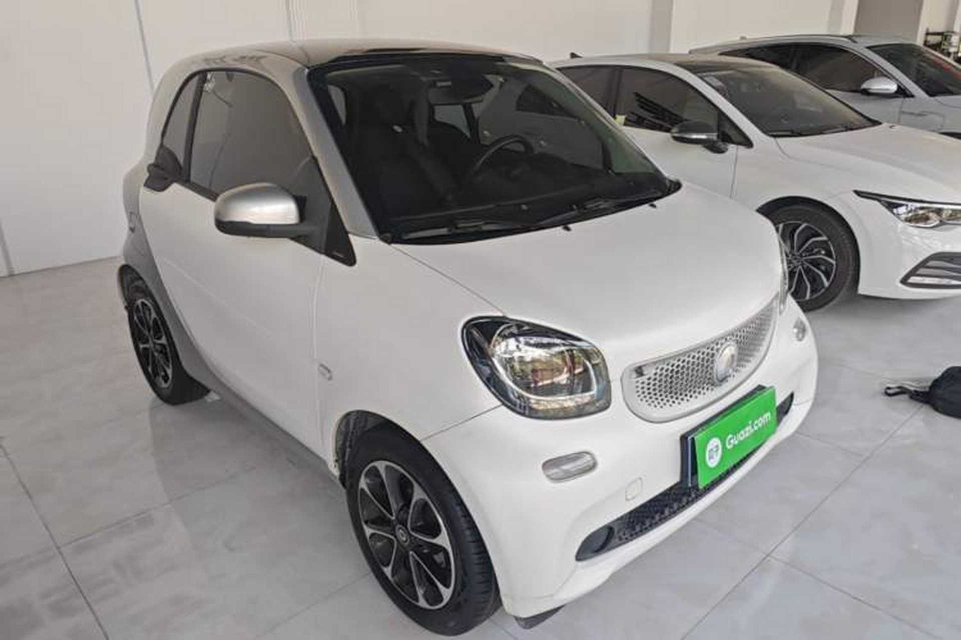 Used smart fortwo 2017 1.0L 52kW Hardtop Affection Special Edition Front Right 45 Deg