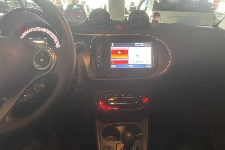 Used smart fortwo 2017 1.0L 52kW New Sound Special Edition China V Emission Standard Interior 2