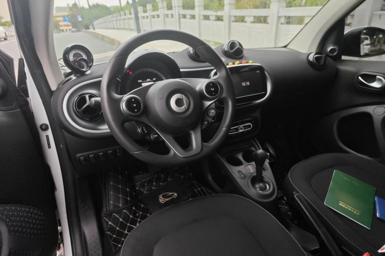 Used smart fortwo 2017 1.0L 52kW New Sound Special Edition China V Emission Standard Interior 2