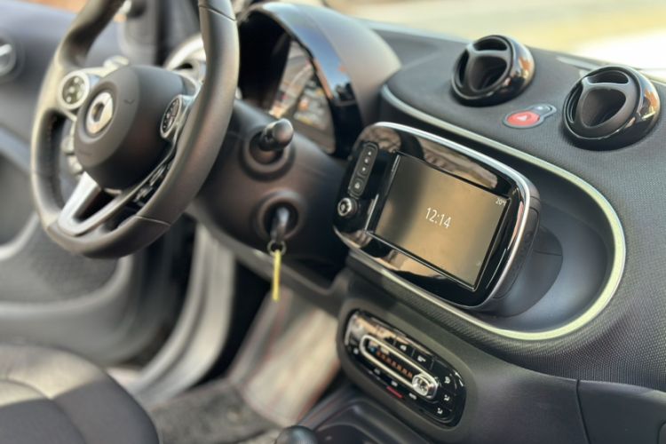 Used smart fortwo 2017 1.0L 52kW New Sound Special Edition China V Emission Standard Interior 3