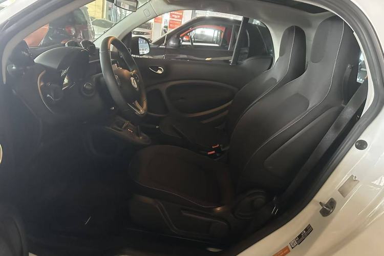 Used smart fortwo 2017 1.0L 52kW New Sound Special Edition China V Emission Standard Interior 4