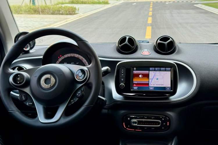 Used smart fortwo 2017 1.0L 52kW New Sound Special Edition China V Emission Standard Interior 7