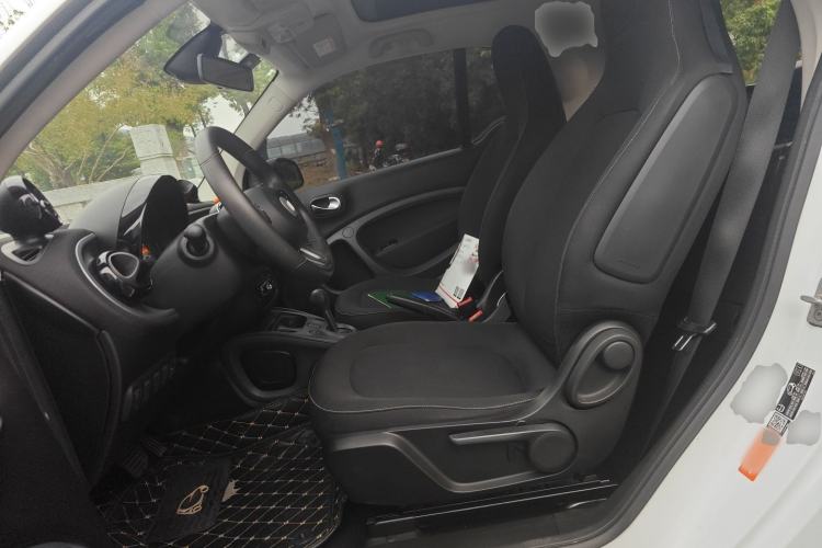 Used smart fortwo 2017 1.0L 52kW New Sound Special Edition China V Emission Standard Left Front Seat