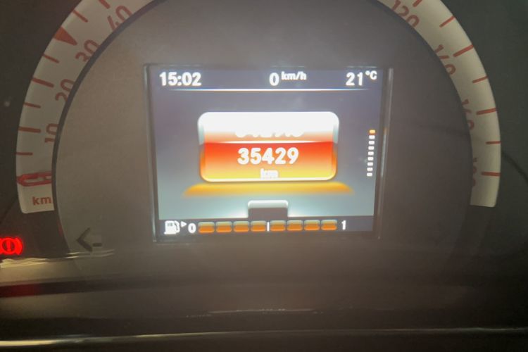 Used smart fortwo 2017 1.0L 52kW New Sound Special Edition China V Emission Standard Odometer Close Up