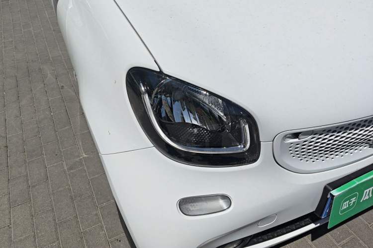 Used smart fortwo 2017 1.0L 52kW New Sound Special Edition China V Emission Standard Right Front Headlight