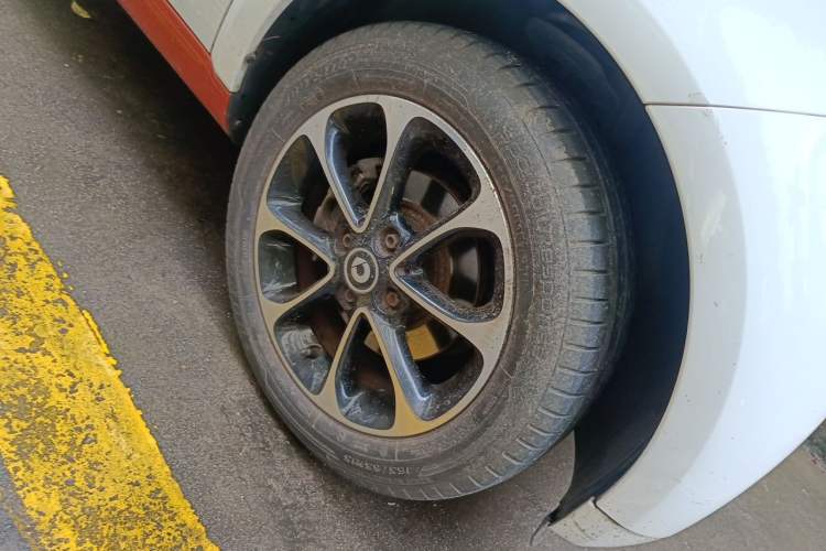 Used smart fortwo 2017 1.0L 52kW Hardtop Affection Special Edition Right Front Wheel Hub