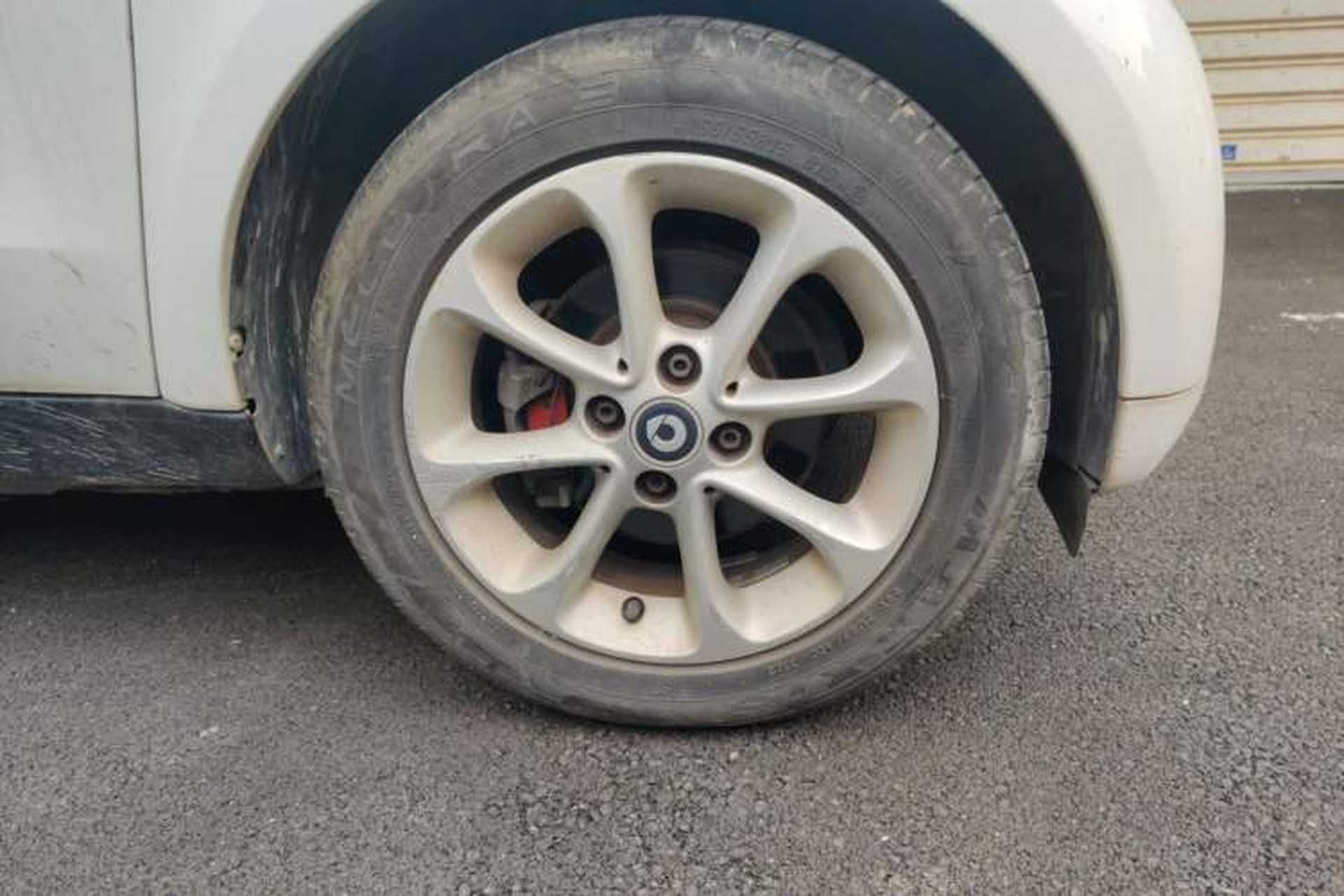 Used smart fortwo 2017 1.0L 52kW Hardtop Affection Special Edition Right Front Wheel Hub