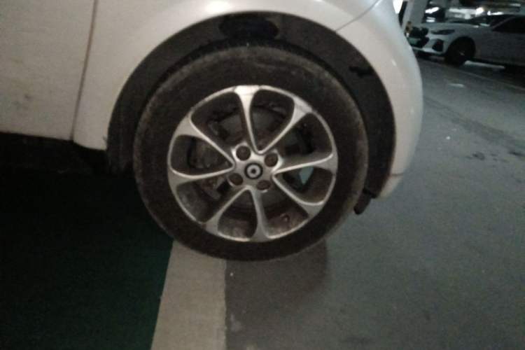 Used smart fortwo 2017 1.0L 52kW Hardtop Affection Special Edition Right Front Wheel Hub