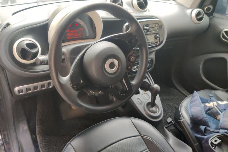 Used smart fortwo 2017 1.0L 52kW Hardtop Affection Special Edition Steering Wheel