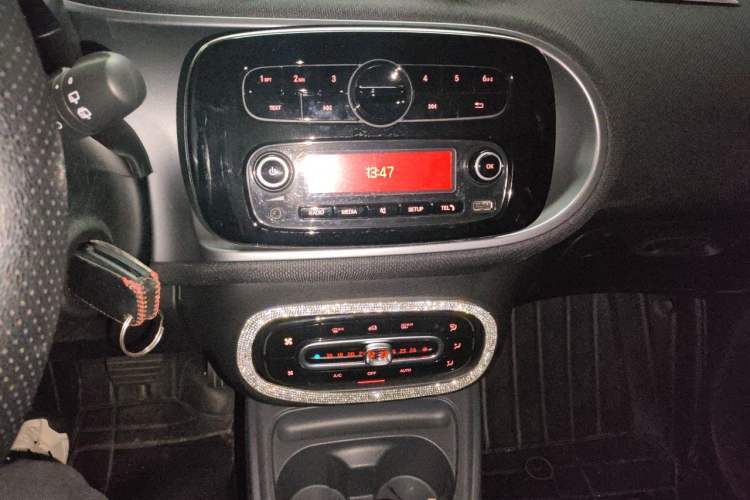 Used smart fortwo 2018 1.0L 52 kW Yaojin Special Edition China V Standard Audio And AC Panel