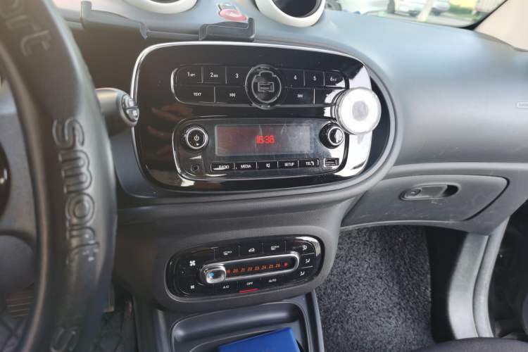Used smart fortwo 2018 1.0L 52kW Hardtop Dynamic Version China V Audio And AC Panel
