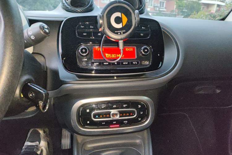 Used smart fortwo 2018 1.0L 52kW Hardtop Dynamic Version China V Audio And AC Panel