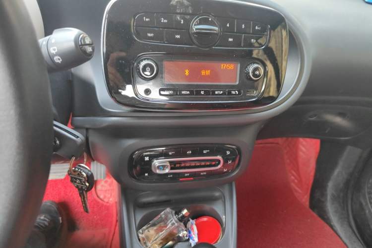 Used smart fortwo 2018 1.0L 52kW Hardtop Dynamic Version China V Audio And AC Panel