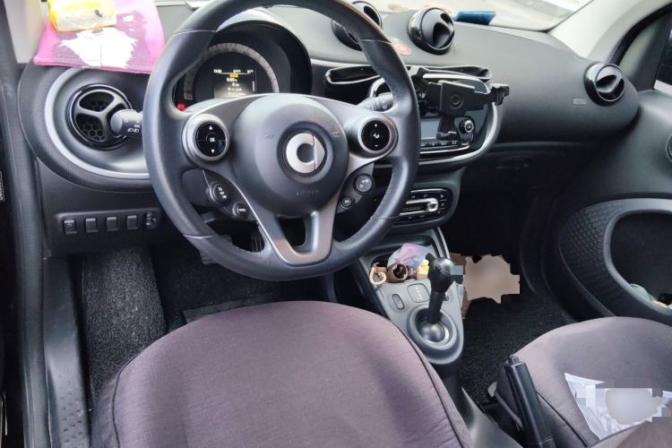 Used smart fortwo 2018 1.0L 52kW Hardtop Passion Edition China V Standard Center Console