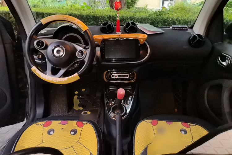 Used smart fortwo 2018 1.0L 52kW Hardtop Passion Edition China V Standard Center Console