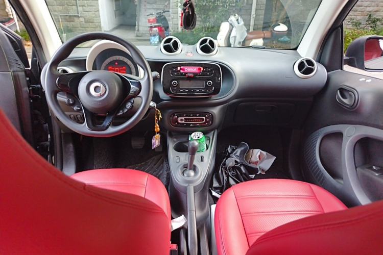Used smart fortwo 2018 1.0L 52kW Hardtop Dynamic Version China V Center Console