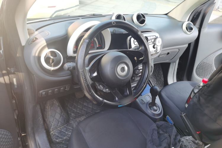 Used smart fortwo 2018 1.0L 52kW Hardtop Dynamic Version China V Center Console