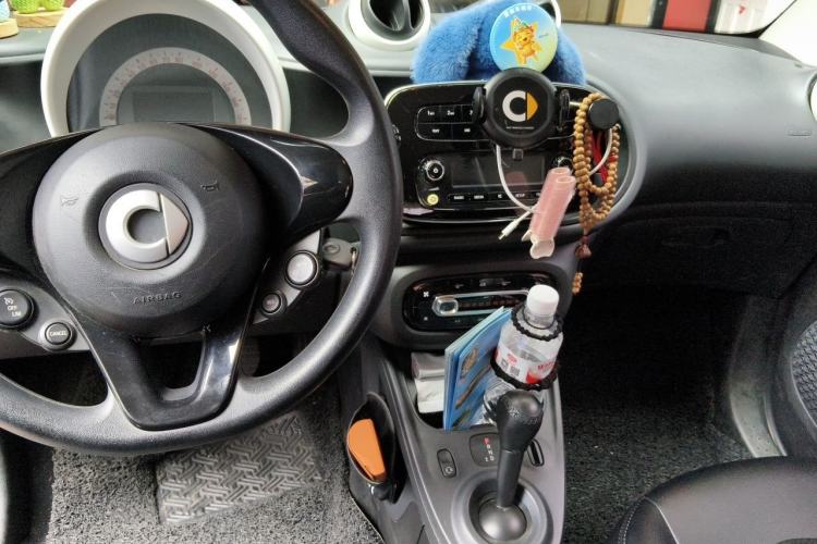 Used smart fortwo 2018 1.0L 52kW Hardtop Dynamic Version China V Center Console