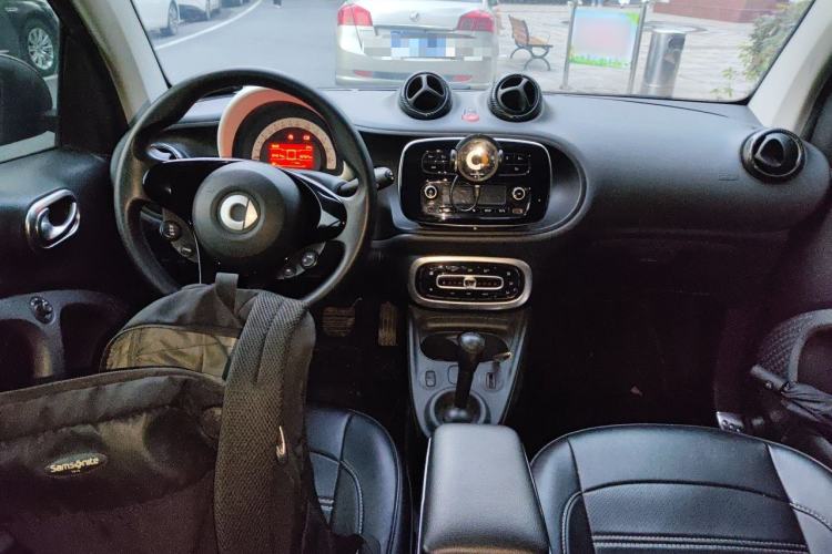 Used smart fortwo 2018 1.0L 52kW Hardtop Dynamic Version China V Center Console