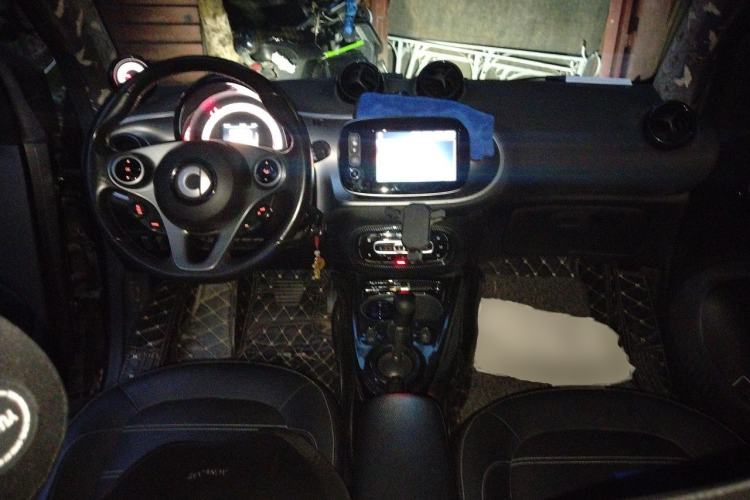 Used smart fortwo 2018 0.9T 66kW Hardtop Pioneer Edition China V Emission Standard Center Console