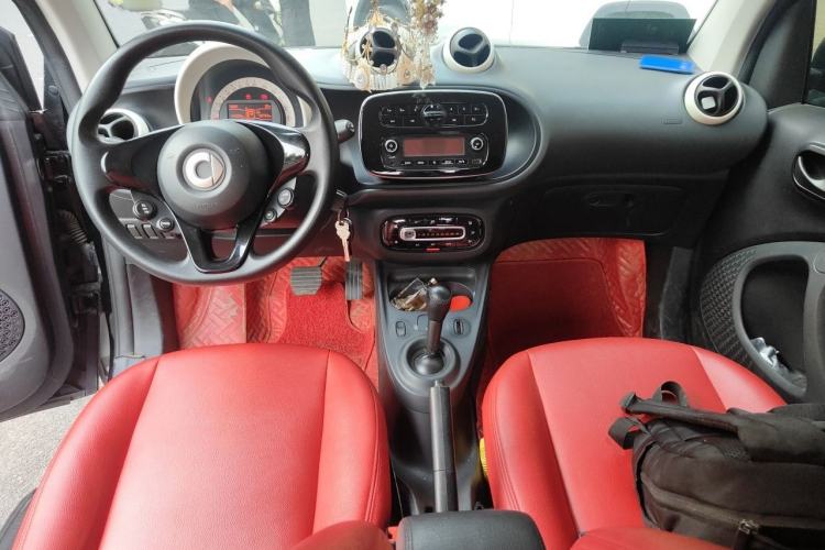 Used smart fortwo 2018 1.0L 52kW Hardtop Dynamic Version China V Center Console