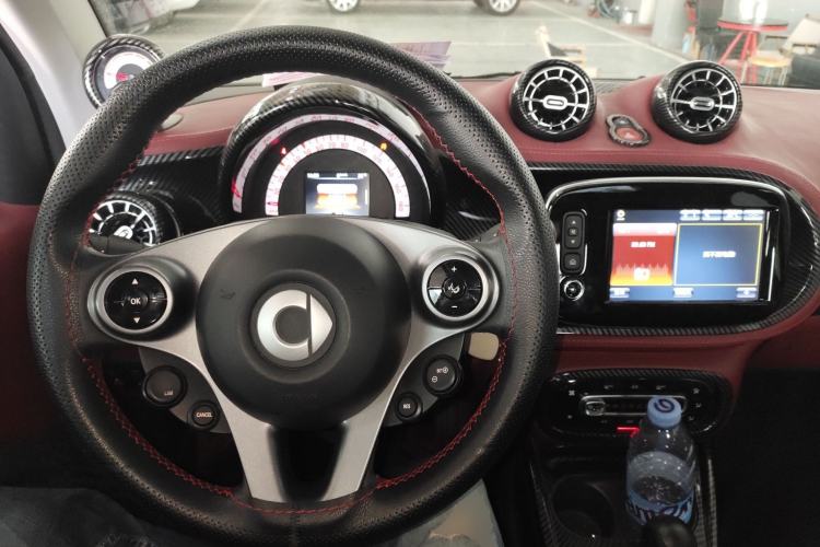 Used smart fortwo 2018 0.9T 66kW Hardtop Pioneer Edition China V Emission Standard Center Console