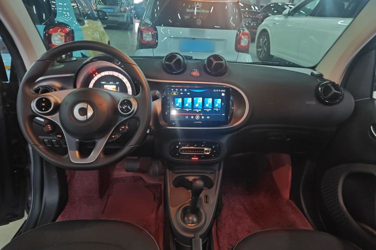 Used smart fortwo 2018 1.0L 52kW Hardtop Passion Edition China V Standard Center Console