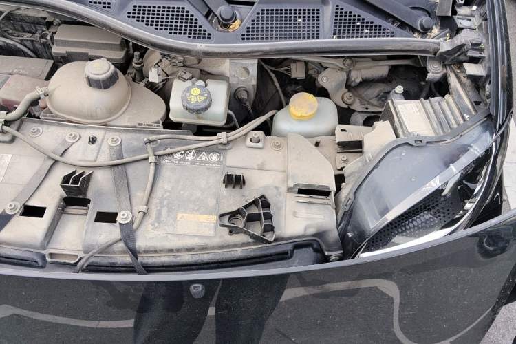 Used smart fortwo 2018 1.0L 52kW Hardtop Passion Edition China V Standard Engine Bay Left