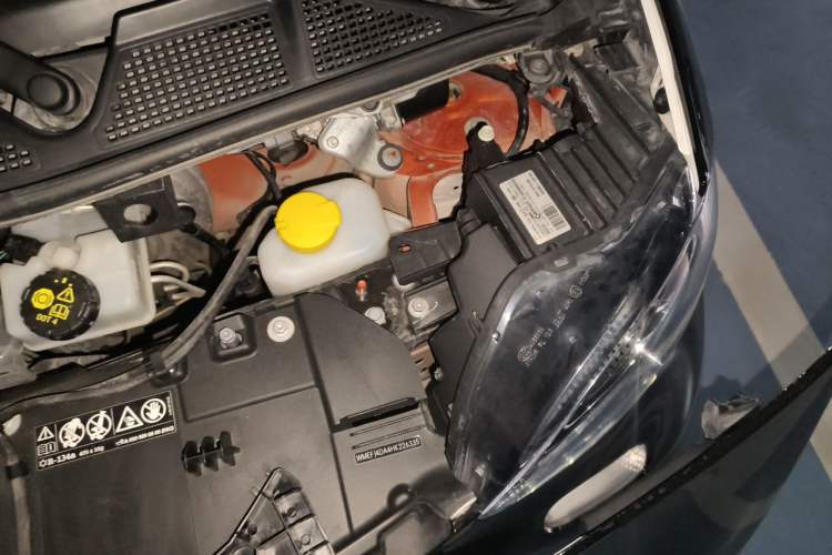 Used smart fortwo 2018 1.0L 52kW Hardtop Dynamic Version China V Engine Bay Left