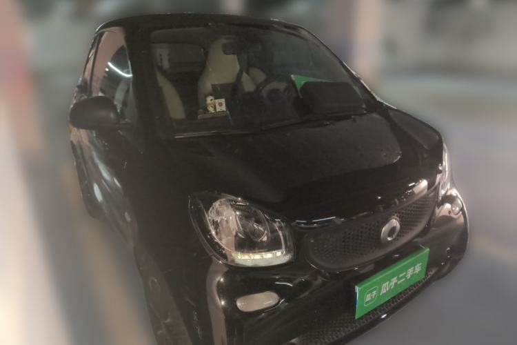 Used smart fortwo 2018 1.0L 52kW Hardtop Dynamic Version China V Front Right 45 Deg