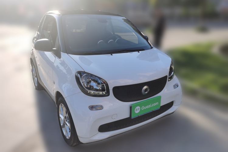 Used smart fortwo 2018 1.0L 52kW Hardtop Dynamic Version China V Front Right 45 Deg