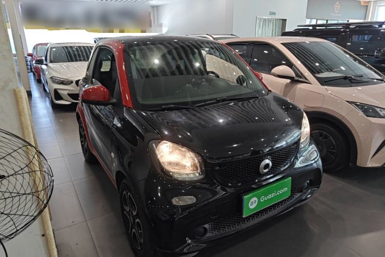 Used smart fortwo 2018 0.9T 66kW Hardtop Pioneer Edition China V Emission Standard Front Right 45 Deg