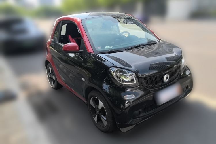 Used smart fortwo 2018 1.0L 52kW Hardtop Passion Edition China V Standard Front Right 45 Deg