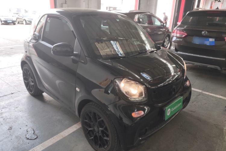 Used smart fortwo 2018 0.9T 66kW Hardtop Pioneer Edition China V Emission Standard Front Right 45 Deg