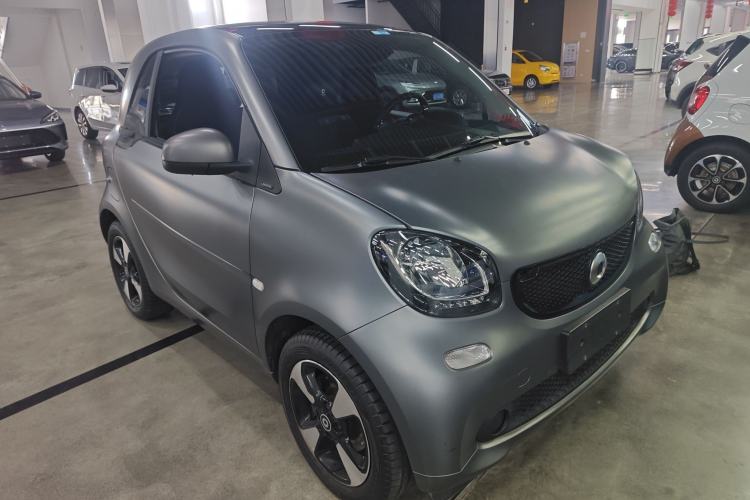 Used smart fortwo 2018 1.0L 52kW Hardtop Passion Edition China V Standard Front Right 45 Deg