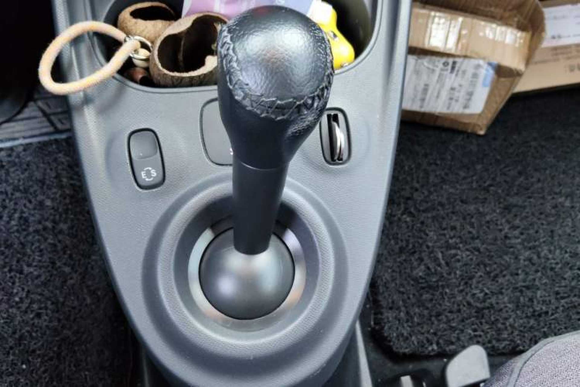 Used smart fortwo 2018 1.0L 52kW Hardtop Passion Edition China V Standard Gear Lever