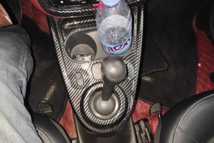 Used smart fortwo 2018 0.9T 66kW Hardtop Pioneer Edition China V Emission Standard Gear Lever
