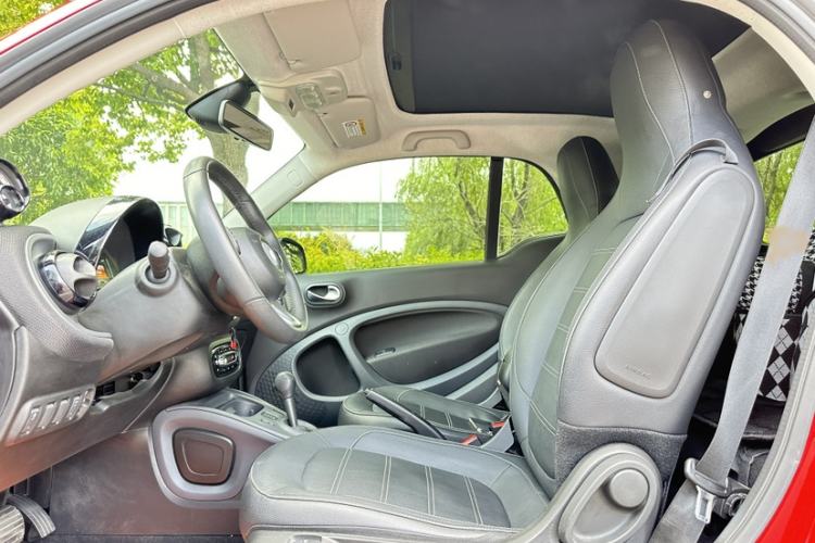 Used smart fortwo 2018 0.9T 66kW Hardtop Pioneer Edition China V Emission Standard Interior 2