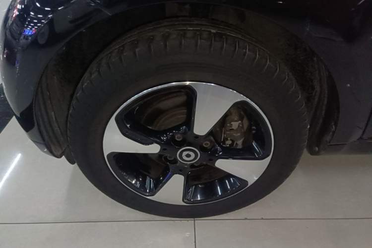 Used smart fortwo 2018 1.0L 52kW Hardtop Passion Edition China V Standard Left Front Wheel Hub