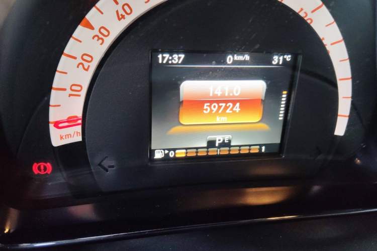 Used smart fortwo 2018 1.0L 52kW Hardtop Passion Edition China V Standard Odometer Close Up