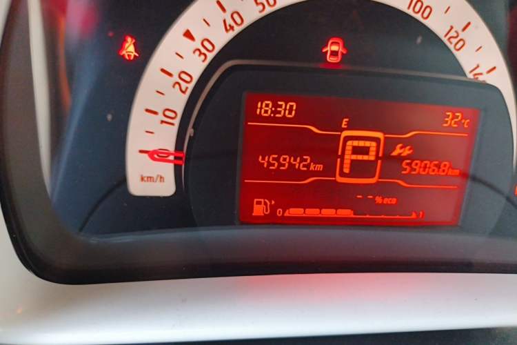Used smart fortwo 2018 1.0L 52kW Hardtop Dynamic Version China V Odometer Close Up