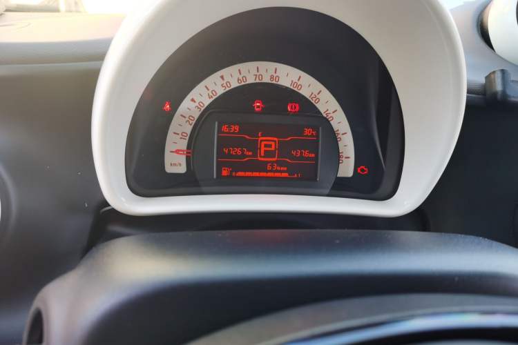 Used smart fortwo 2018 1.0L 52kW Hardtop Dynamic Version China V Odometer Close Up