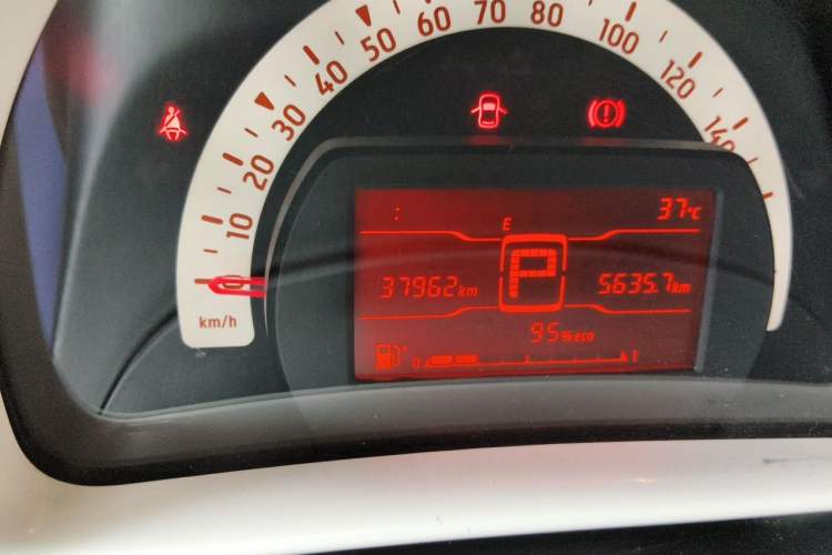 Used smart fortwo 2018 1.0L 52kW Hardtop Dynamic Version China V Odometer Close Up
