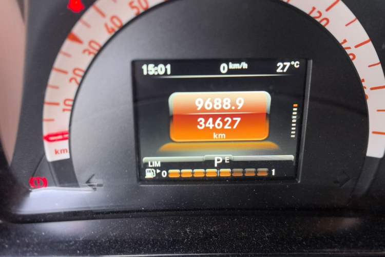 Used smart fortwo 2018 1.0L 52kW Hardtop Passion Edition China V Standard Odometer Close Up